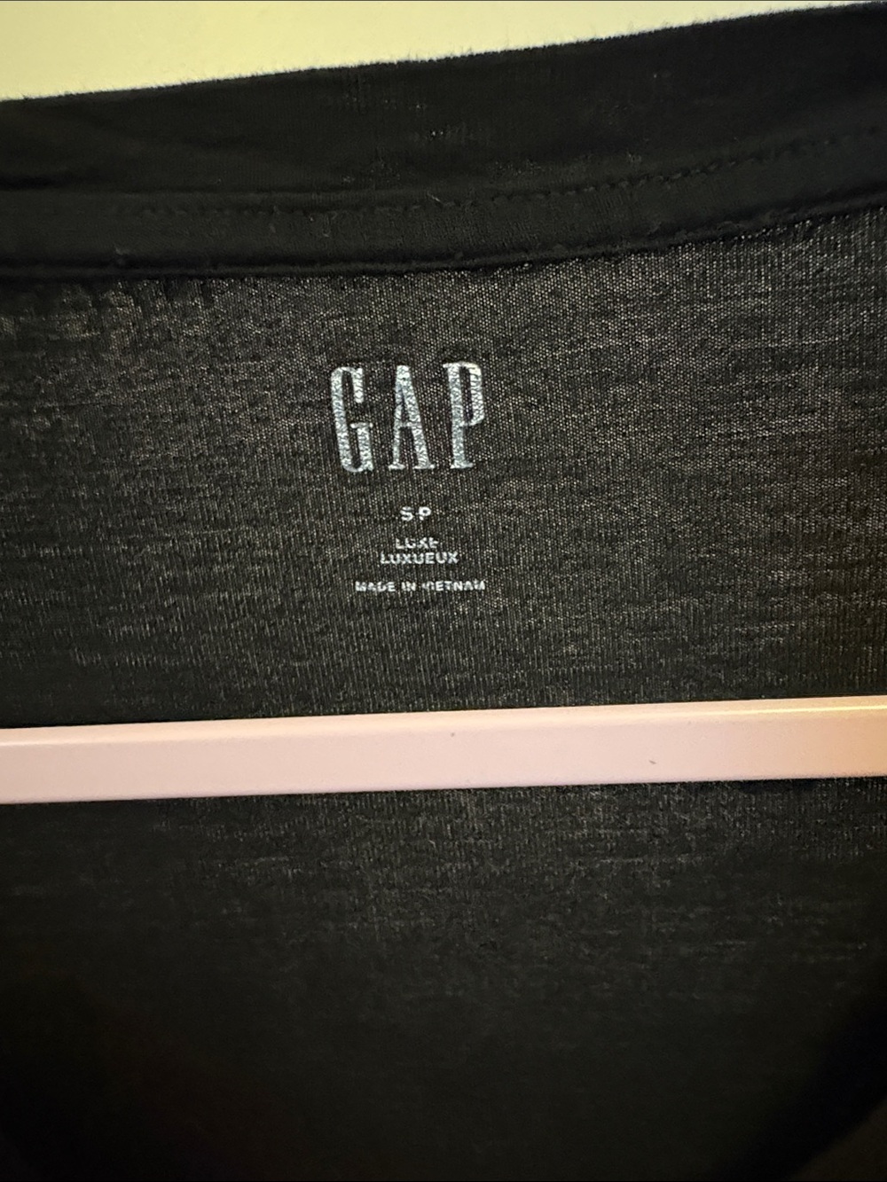 GAP Black V-Neck Short Sleeve Tee - Picture 3 of 3
